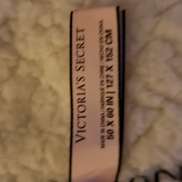 Victoria Secret plush sherpa Large Blanket - Picture 4 of 6